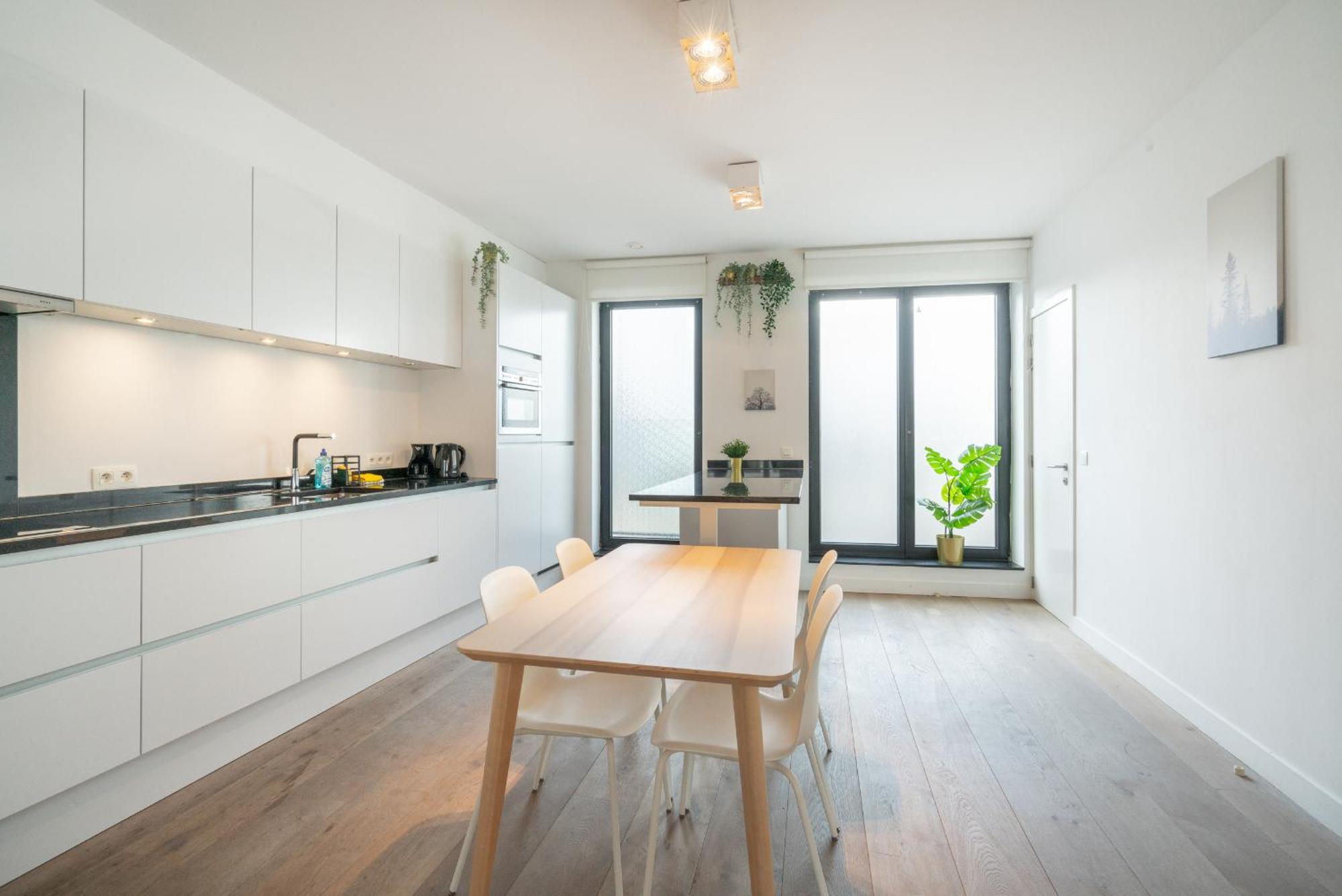 Light House Lodge. In Center Of * Antwerp